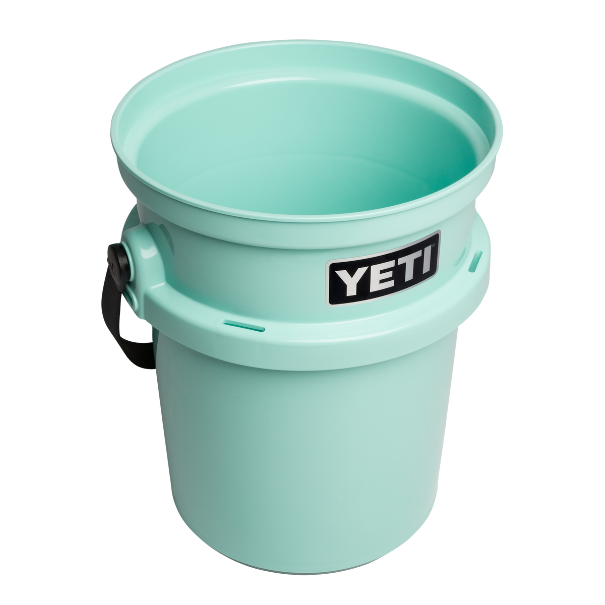 http://allweathergoods.com/cdn/shop/products/170514-YETI-Loadout-S-Q_2048px_1200x1200.png?v=1515182153